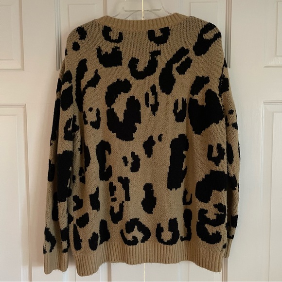 Knit Crew Neck Leopard Print Sweater with Ribbed Knit Trim, Size L, EUC - Picture 3 of 5